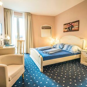 Standard Zimmer mit Kingsize-Bett
